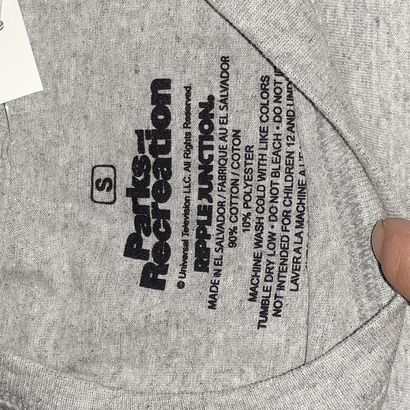NWT 'Parks and Recreation' Unisex T-Shirt - Picture 3 of 3